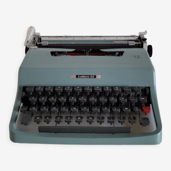 Machine à écrire Olivetti Lettera 32 vintage