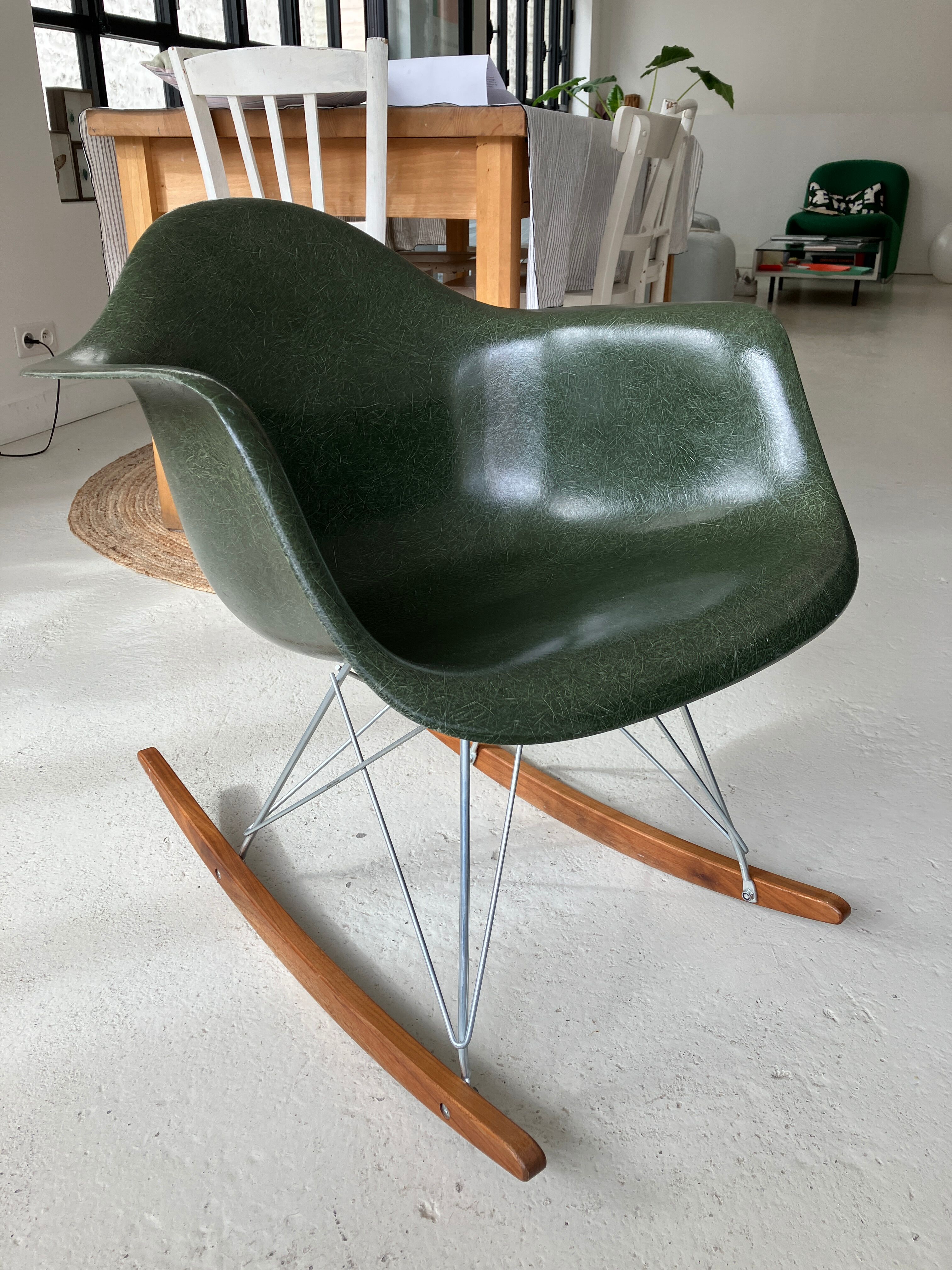 Rocking chair/Chaise à bascule fibre de verre de Charles & Ray Eames