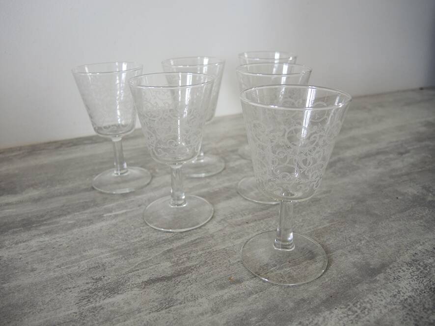 6 Old White Arabesque Pattern Stemmed Glasses H 11 cm