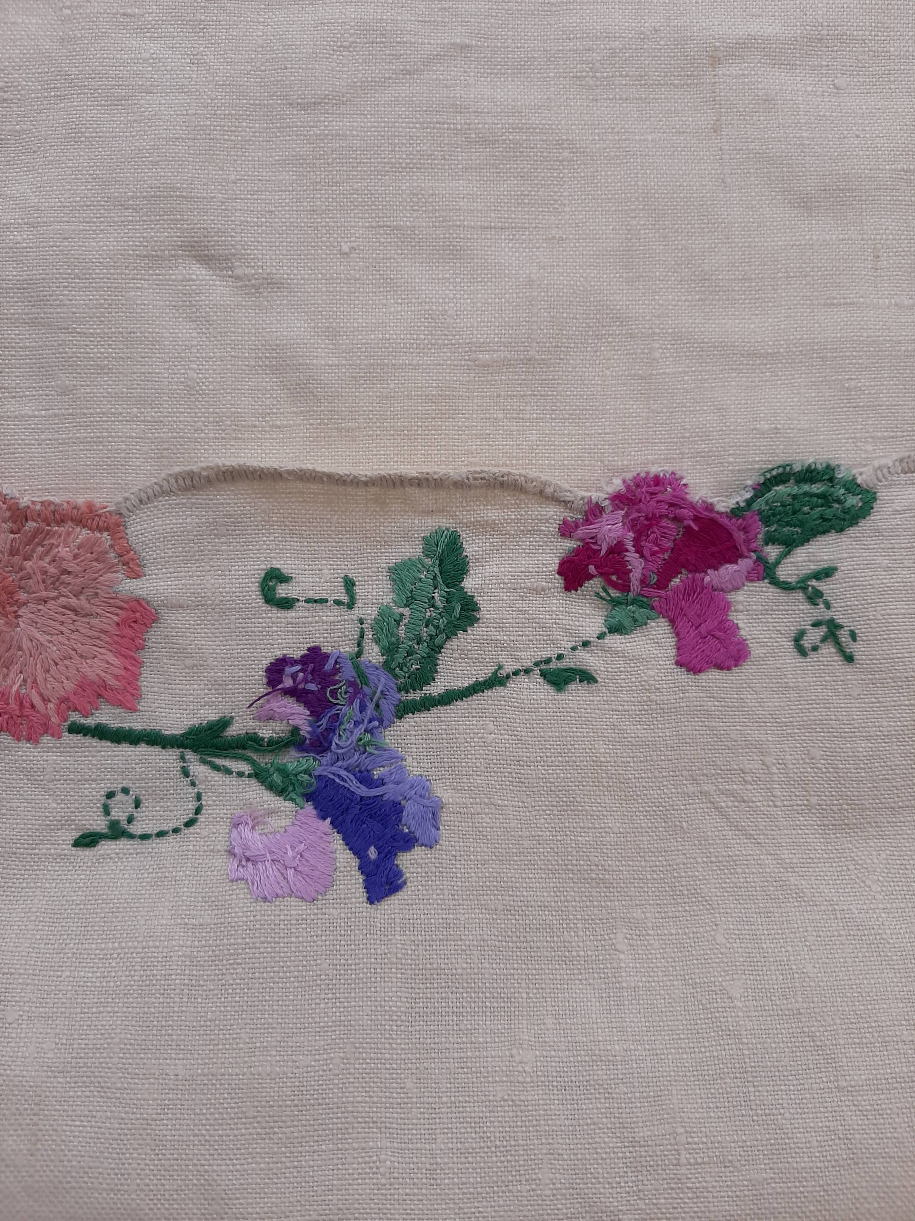 Hand embroidered napperon