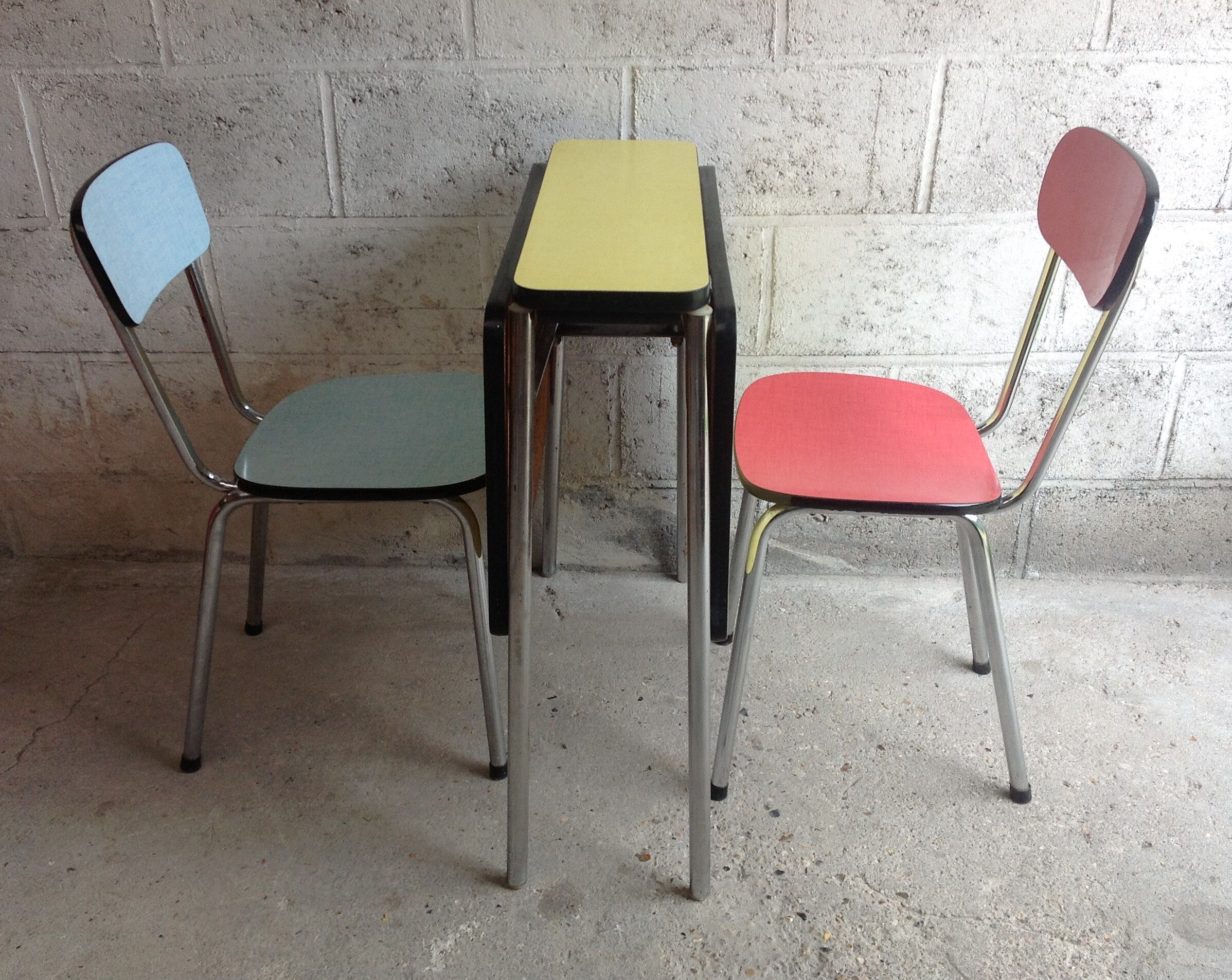 Formica folding table and 2 chairs