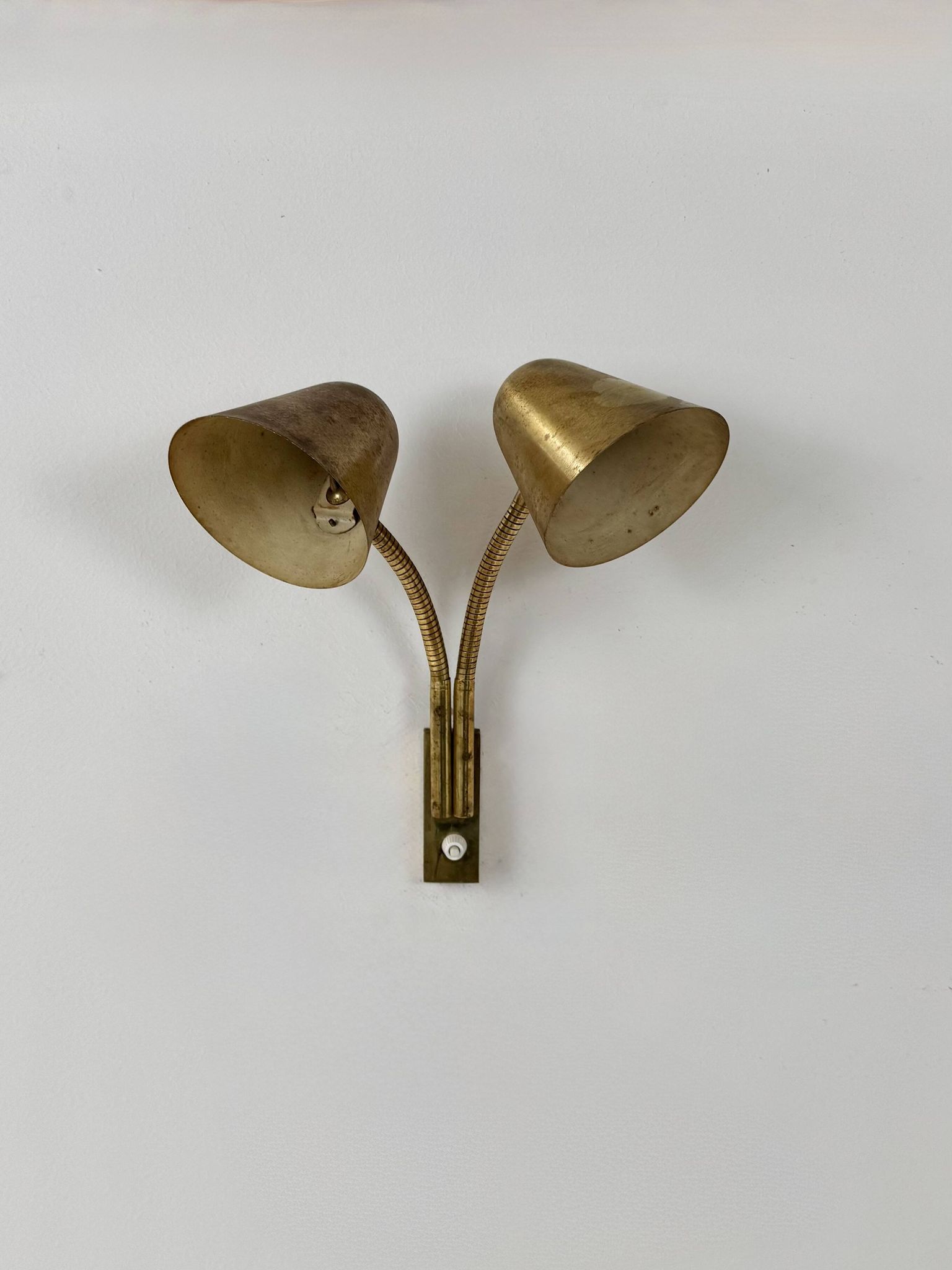 Double orientable vintage patinated brass wall light, Jacques Biny France 1950.