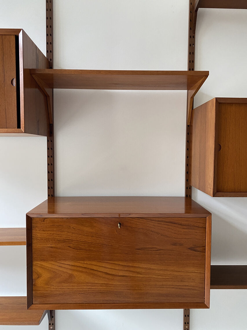 "Royal System" set of 4 teak columns, by Poul Cadovius 1970