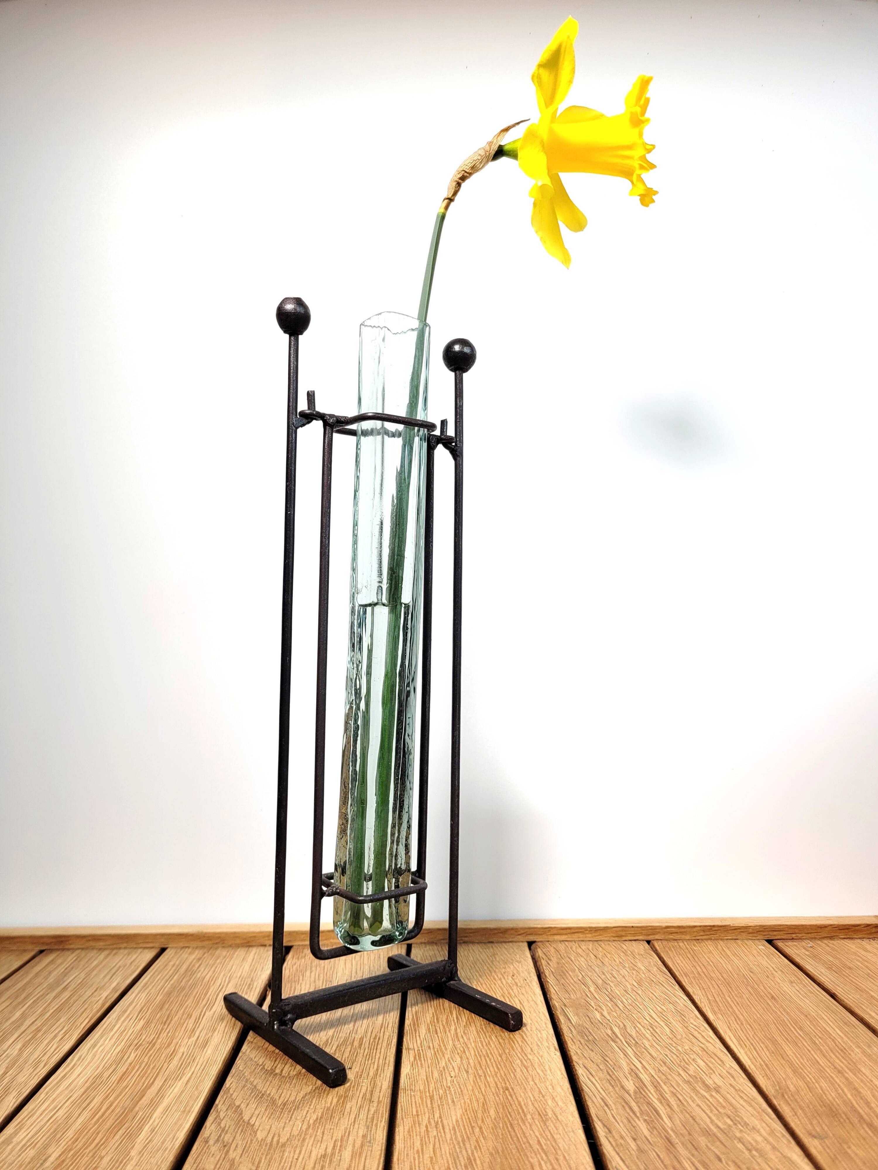 Soliflore vase on rocking portico