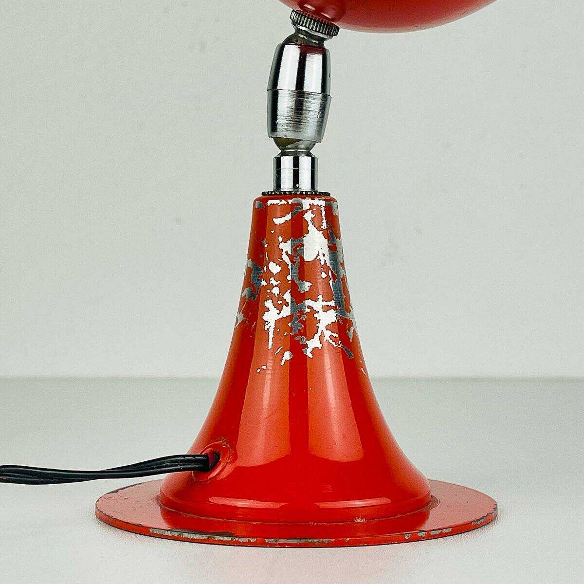 Vintage red metal Eyeball desk lamp, Italy, 1970s