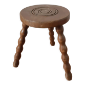 Vintage round milking stool, made of solid wood, tripod, 1950s.