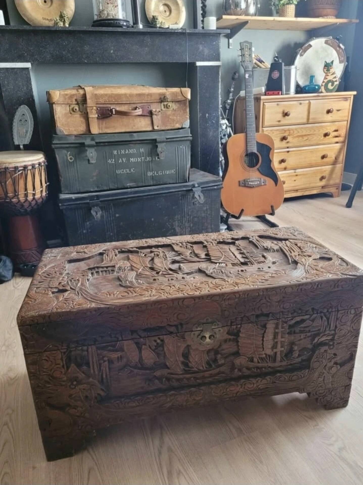 Carved chest in Asian camphor wood, chinoiserie boat decoration.