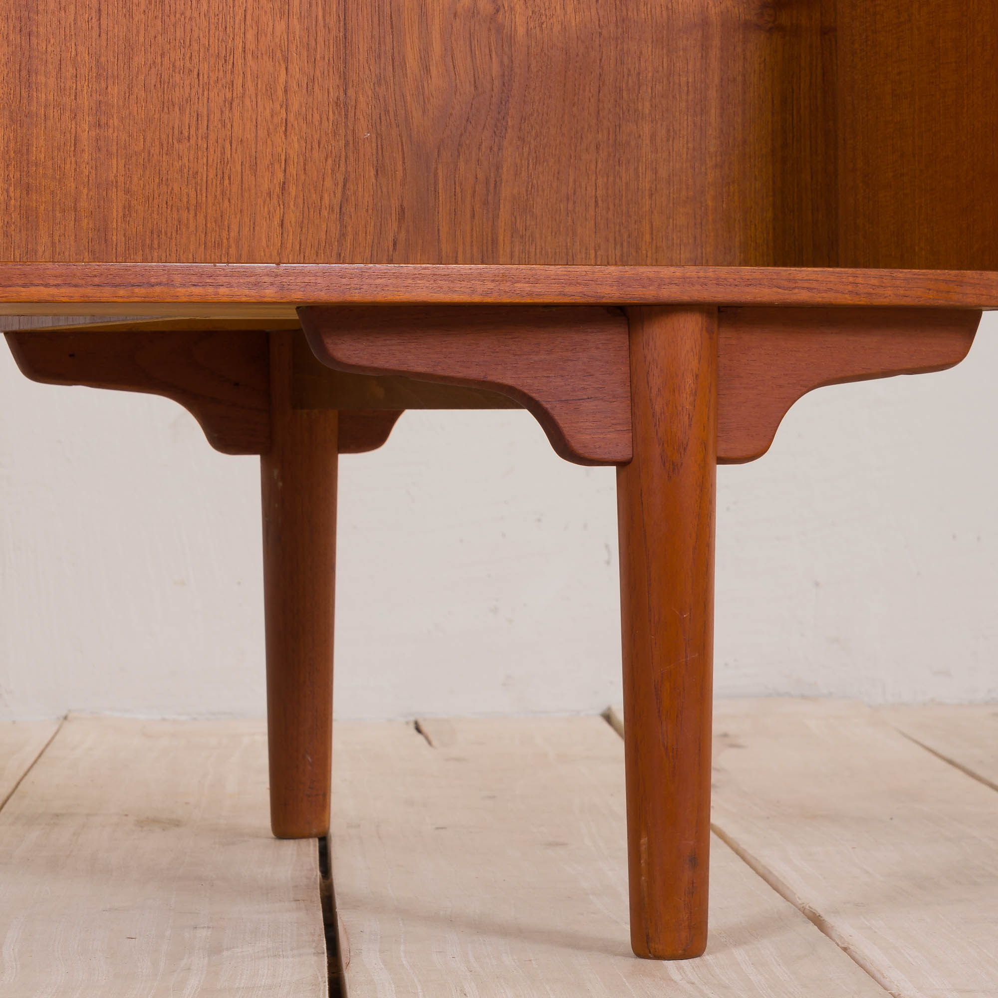 Mid Century free standing bullet shape executive teak desk by H.P. Hansen, Denmark, 1960s