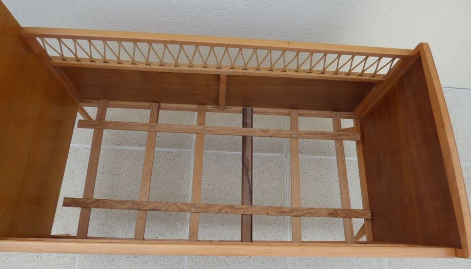 Art Deco baby with its wooden compass feet