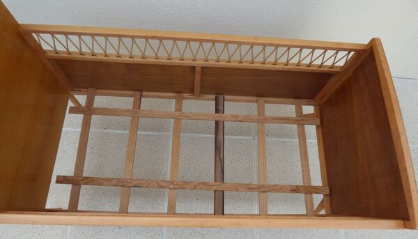 Lit de bébé art déco avec ses pieds compas en bois