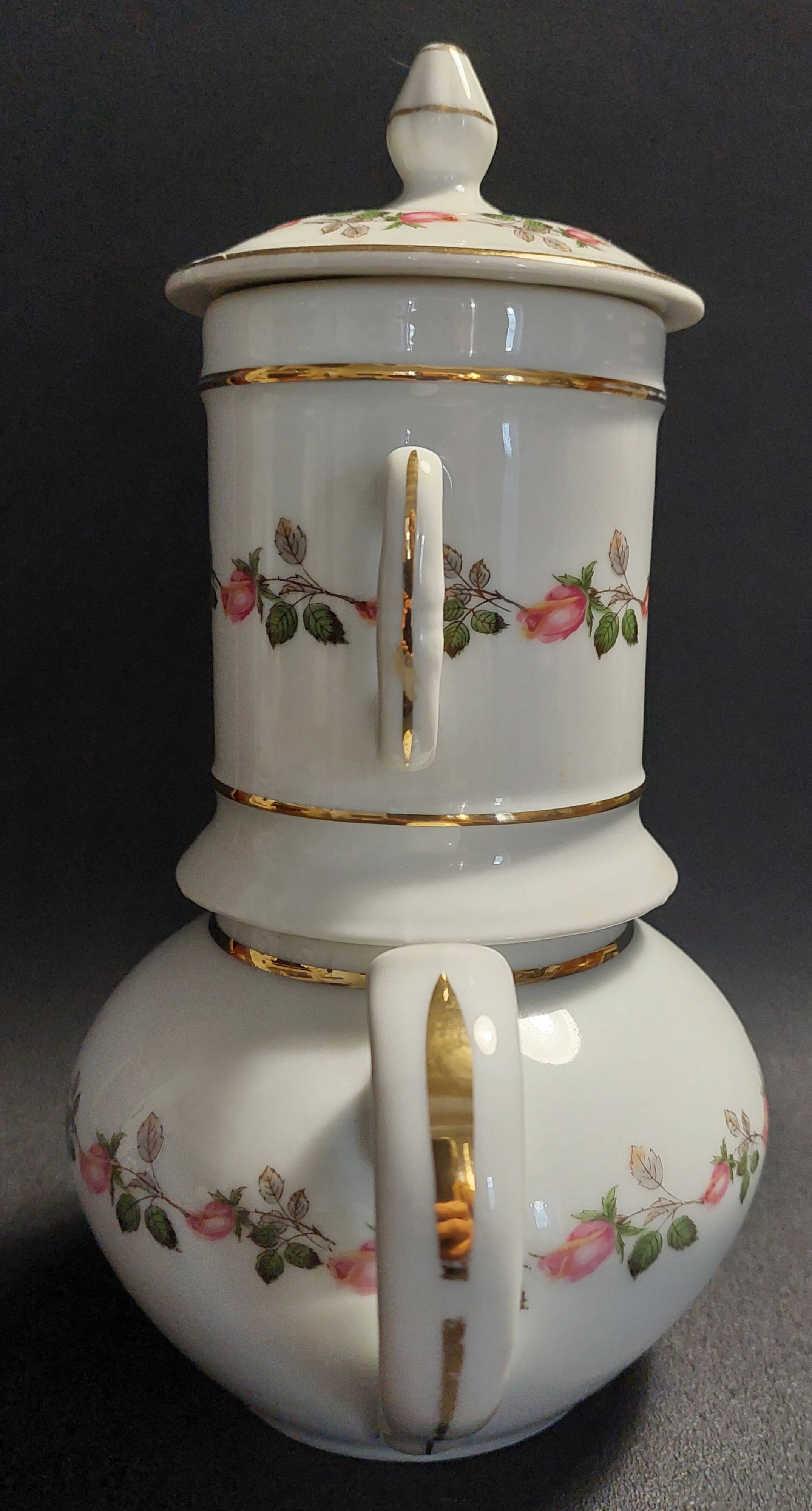 Vintage porcelain coffee pot Apilco fireproof porcelain from the 1960s.