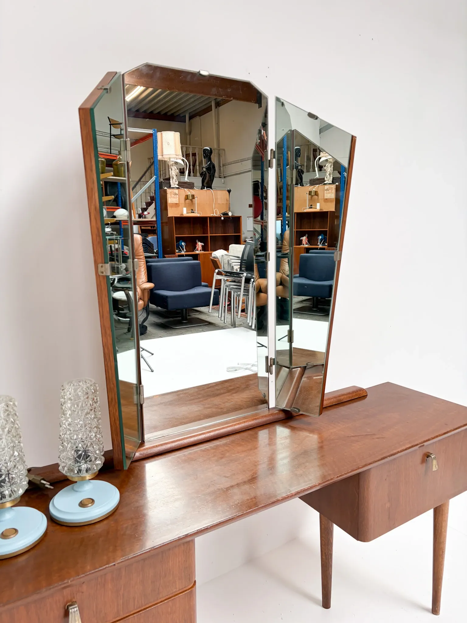 Vintage dressing table with fold-out mirrors, 1950’s