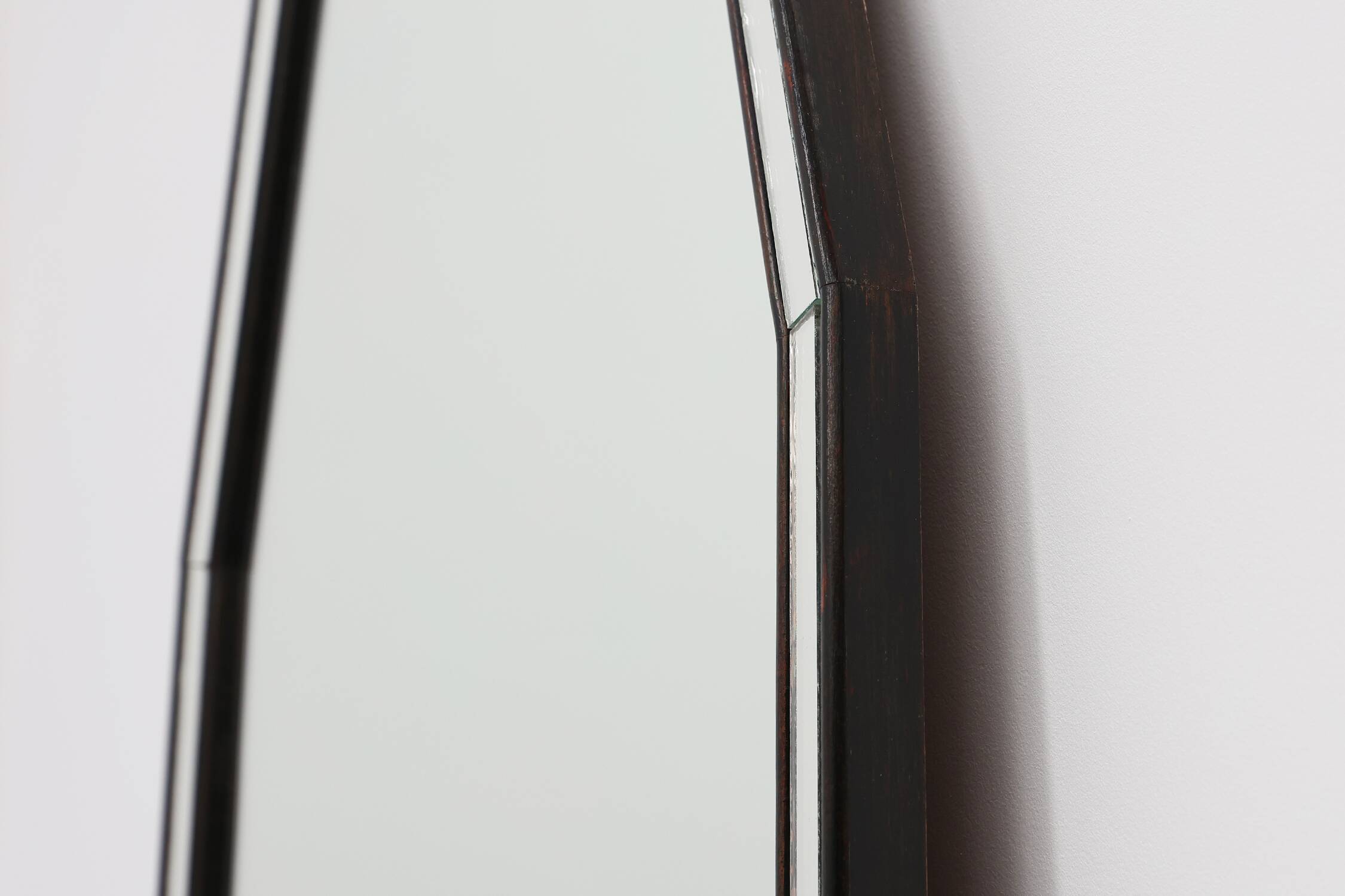 Miroir octogonal graphique du milieu du siècle avec cadre en bois noir et miroir,