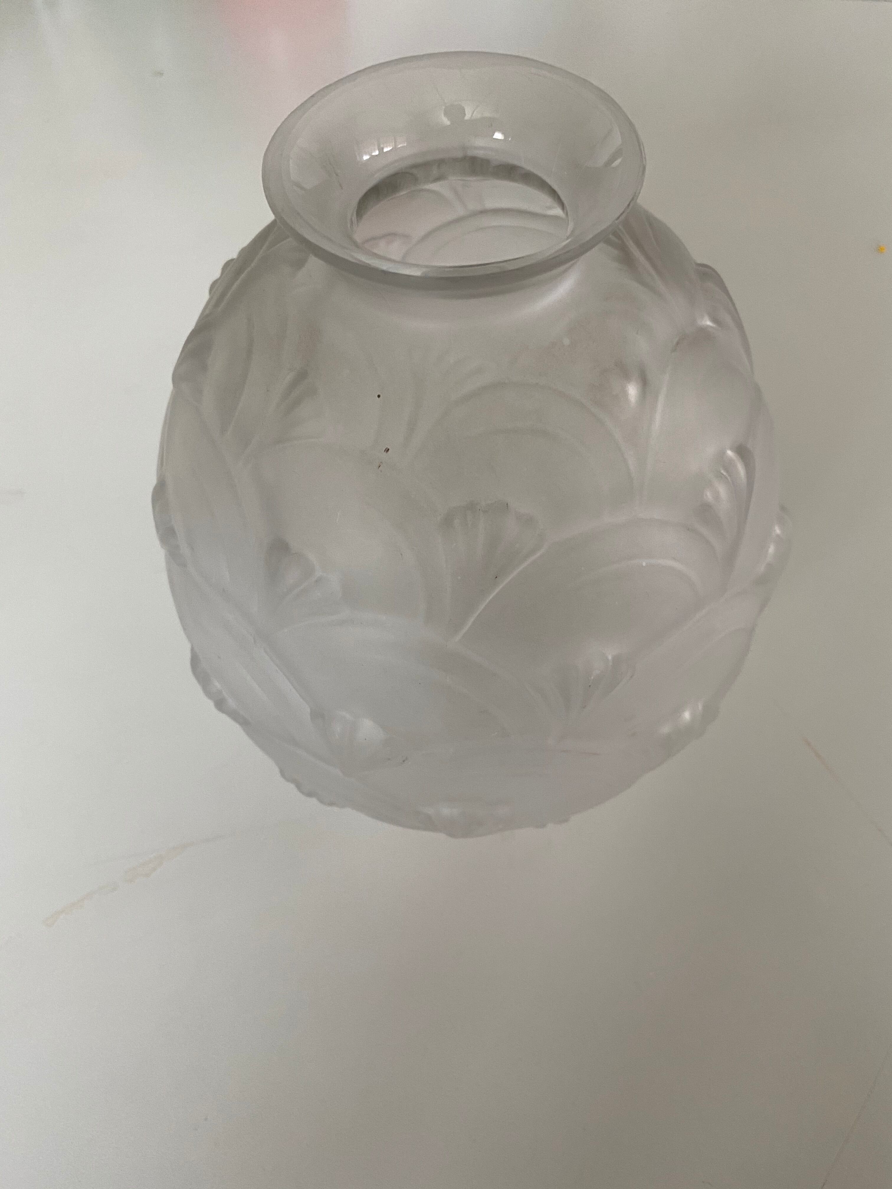 Vase art deco frosted glass