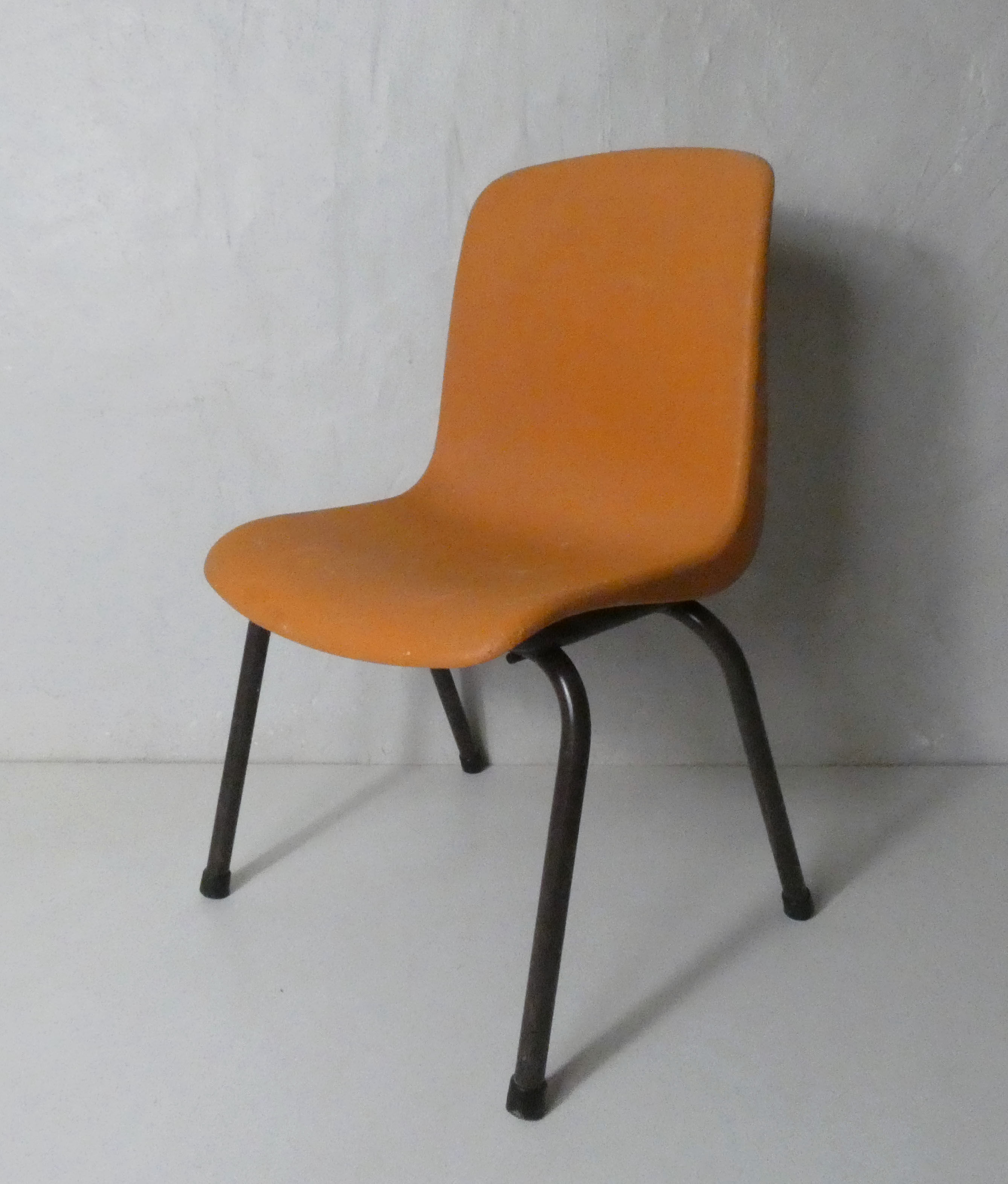 Chaise enfant plastique orange