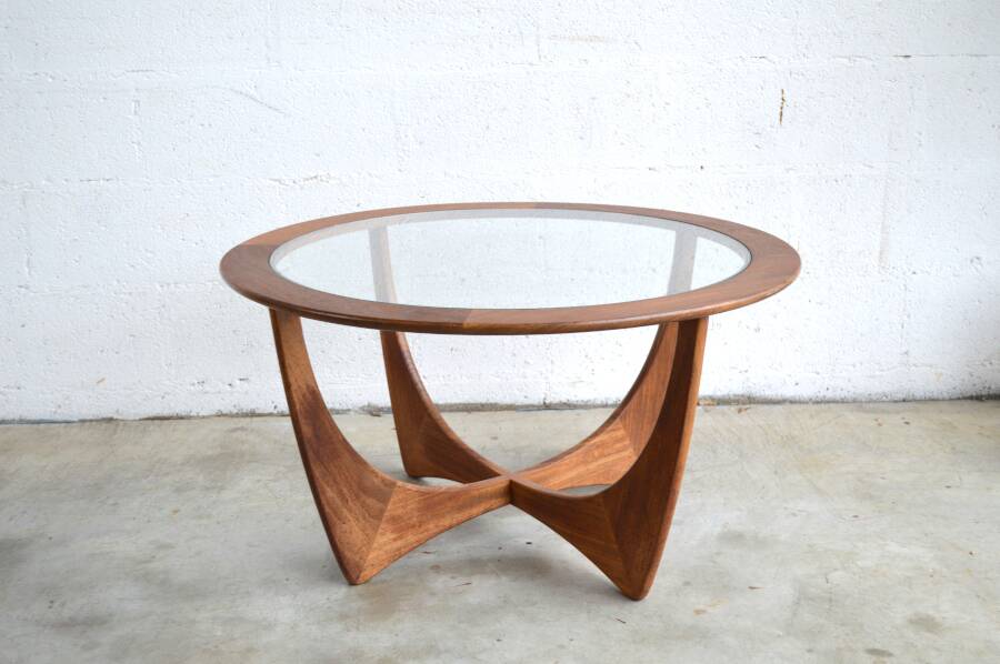 Round coffee table by Victor Wilkins * D84 cm