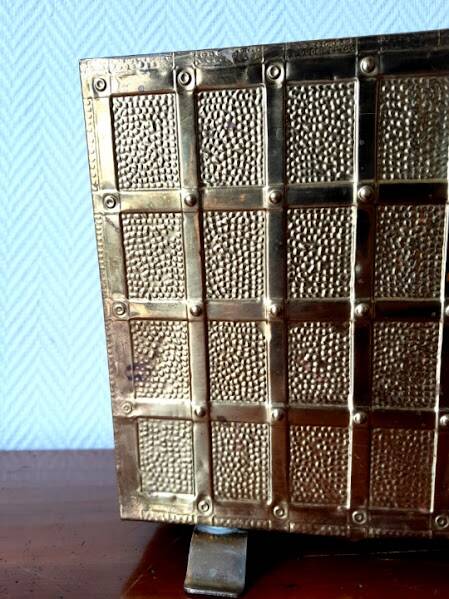 English magazine rack in embossed brass 1960