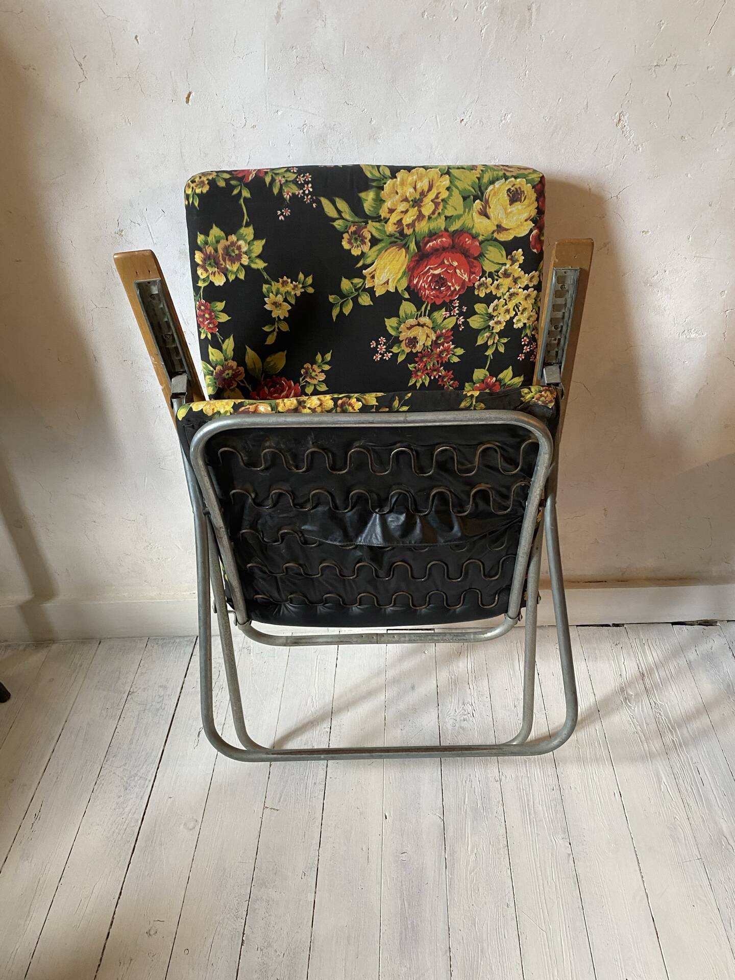 Vintage folding deckchair