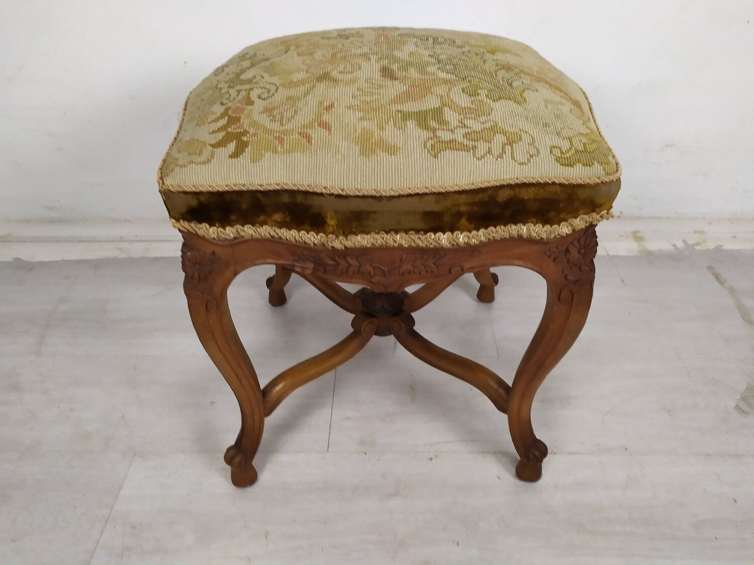Louis XV pouf