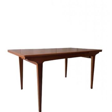 Table scandinave