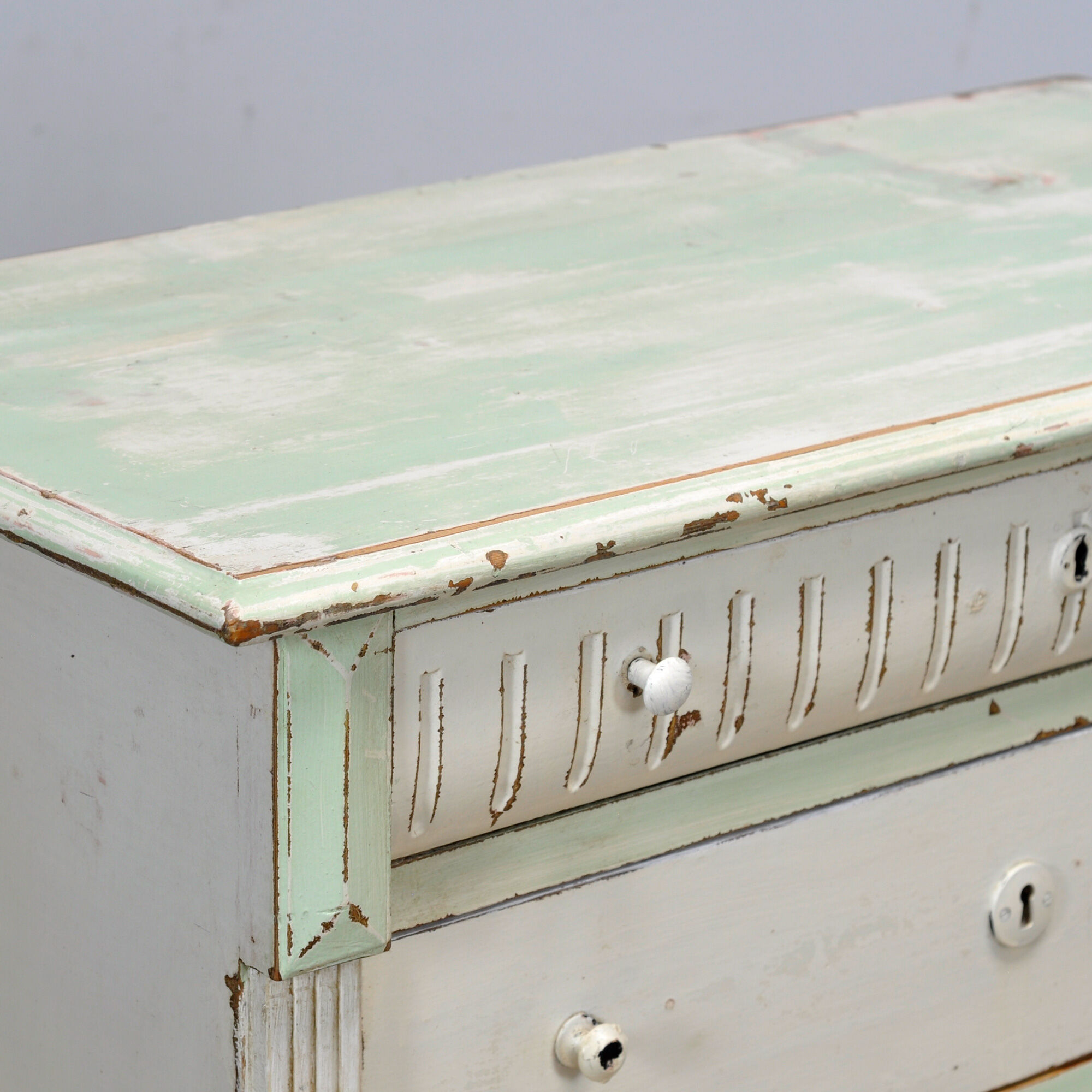 Commode en pin, vers 1910