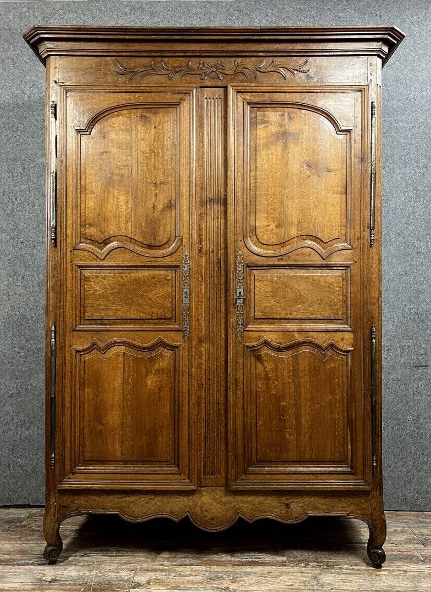 Armoire Lyonnaise époque louis XV en noyer