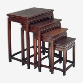 4 pull-out tables
