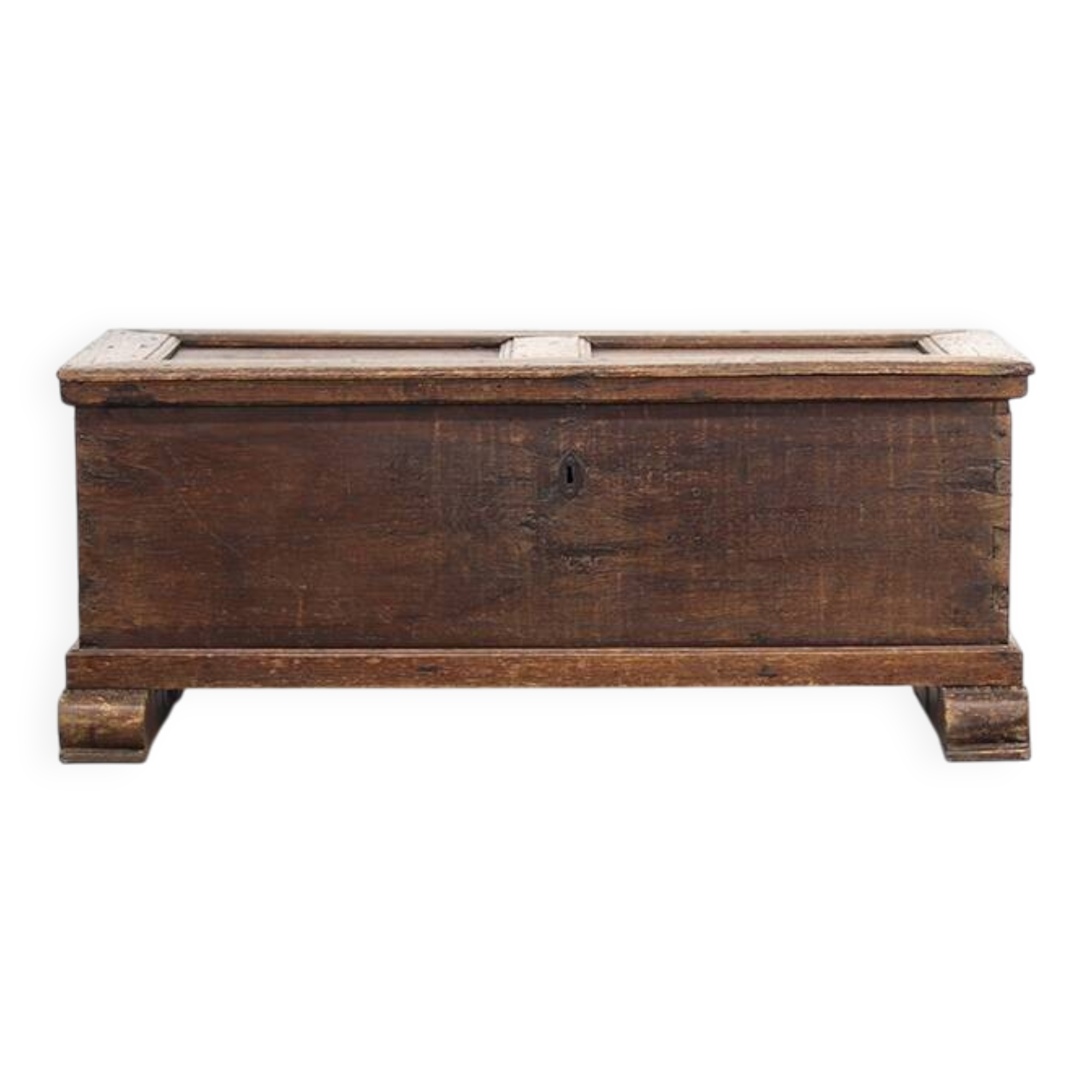 Rustic and weathered antique oak chest from the 18th century.