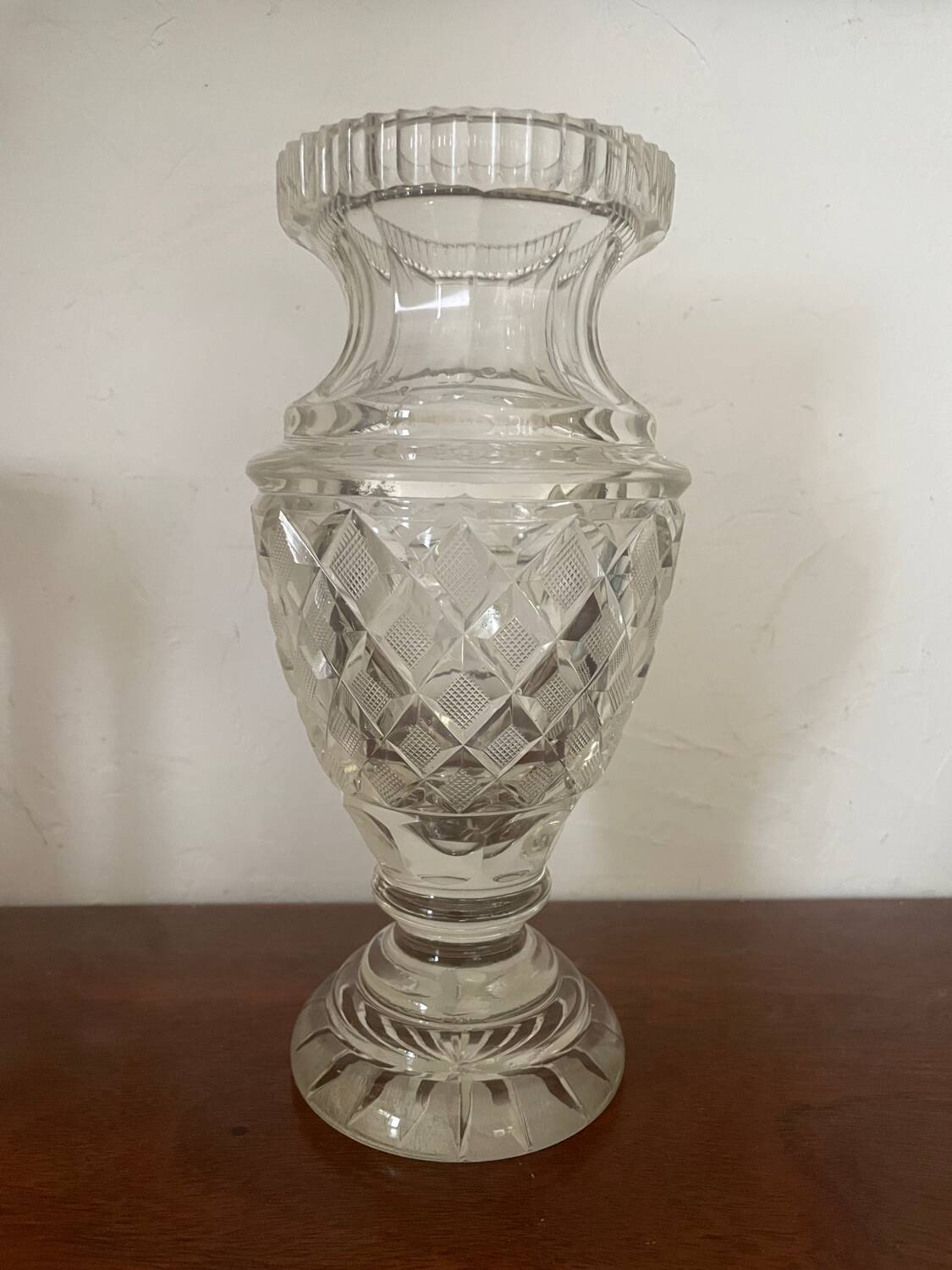 Vase en cristal taillé vintage