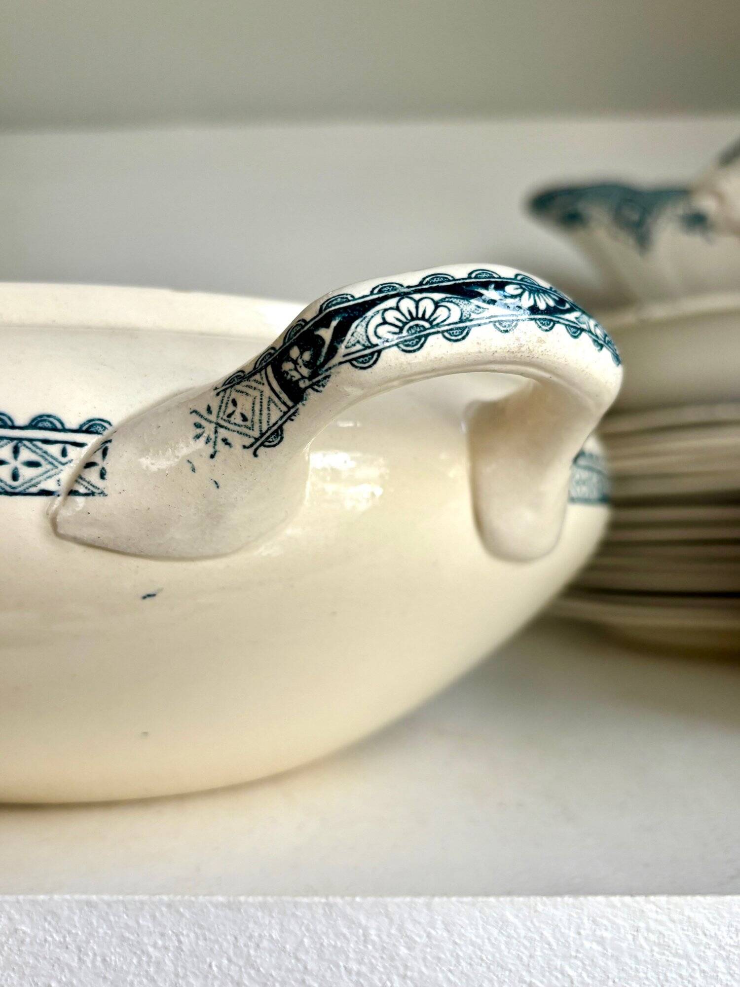 Longchamp eared salad bowl in iron terracotta, "Lily" service