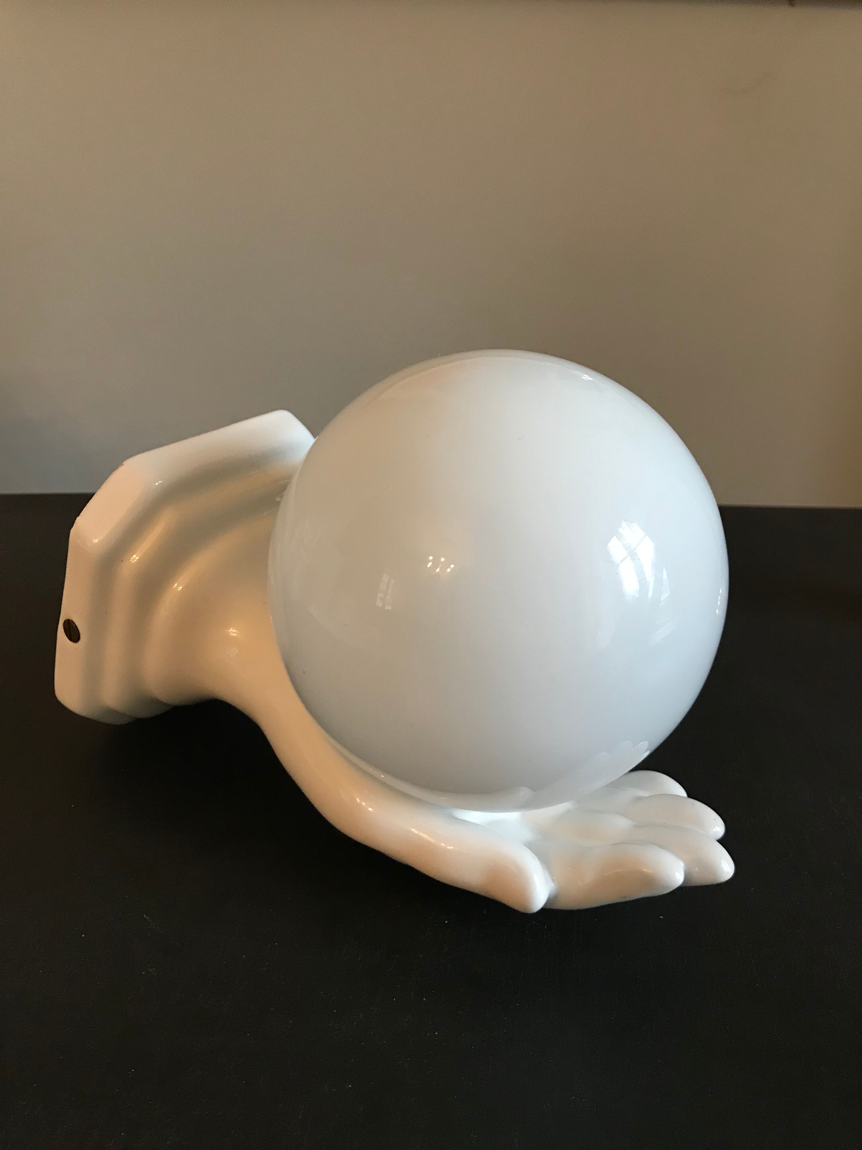 Apply hand in earthenware