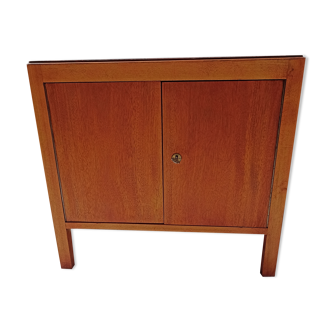 Vintage 2-door cabinet