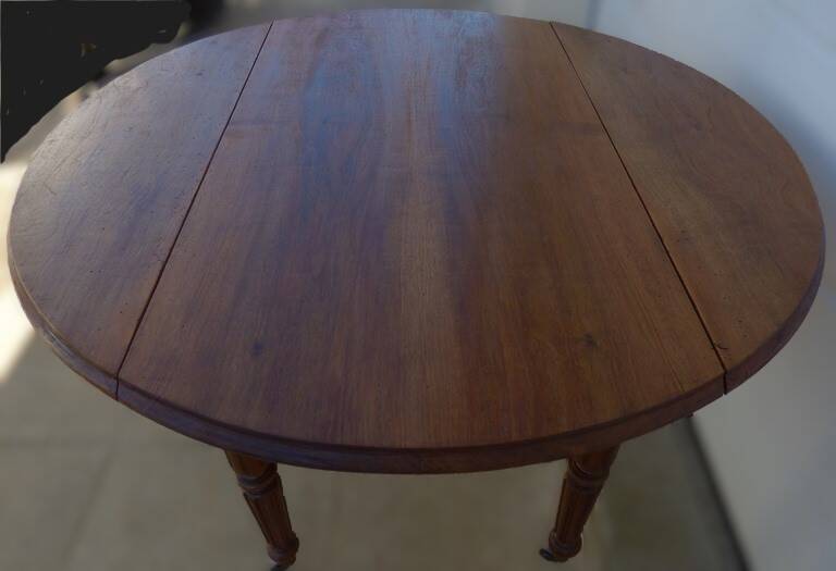 Antique round table with shutters in walnut wood on casters