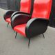 Paire de fauteuils en skaï rouge et noir