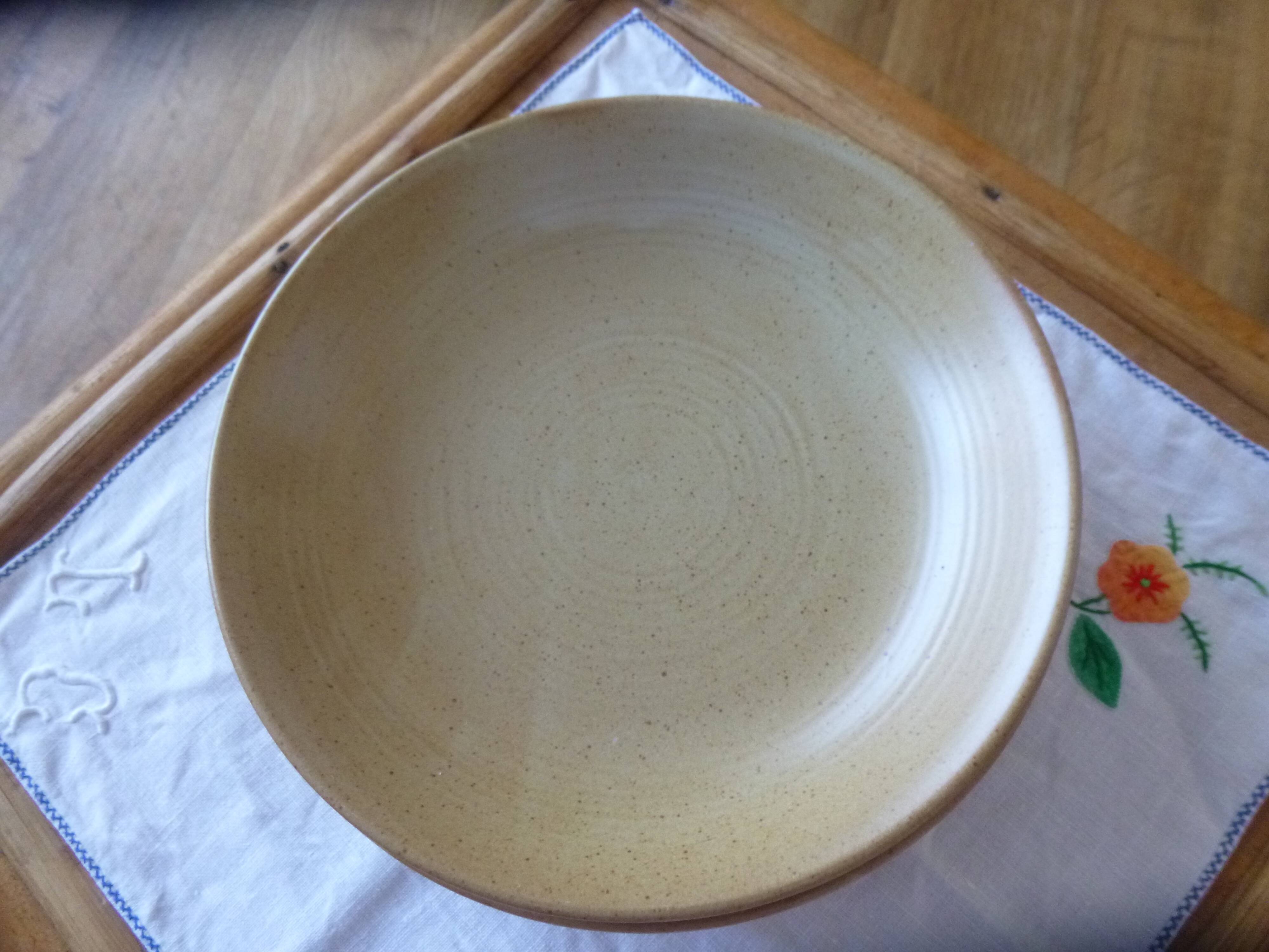 Hollow plates Sandstone Village CNP France