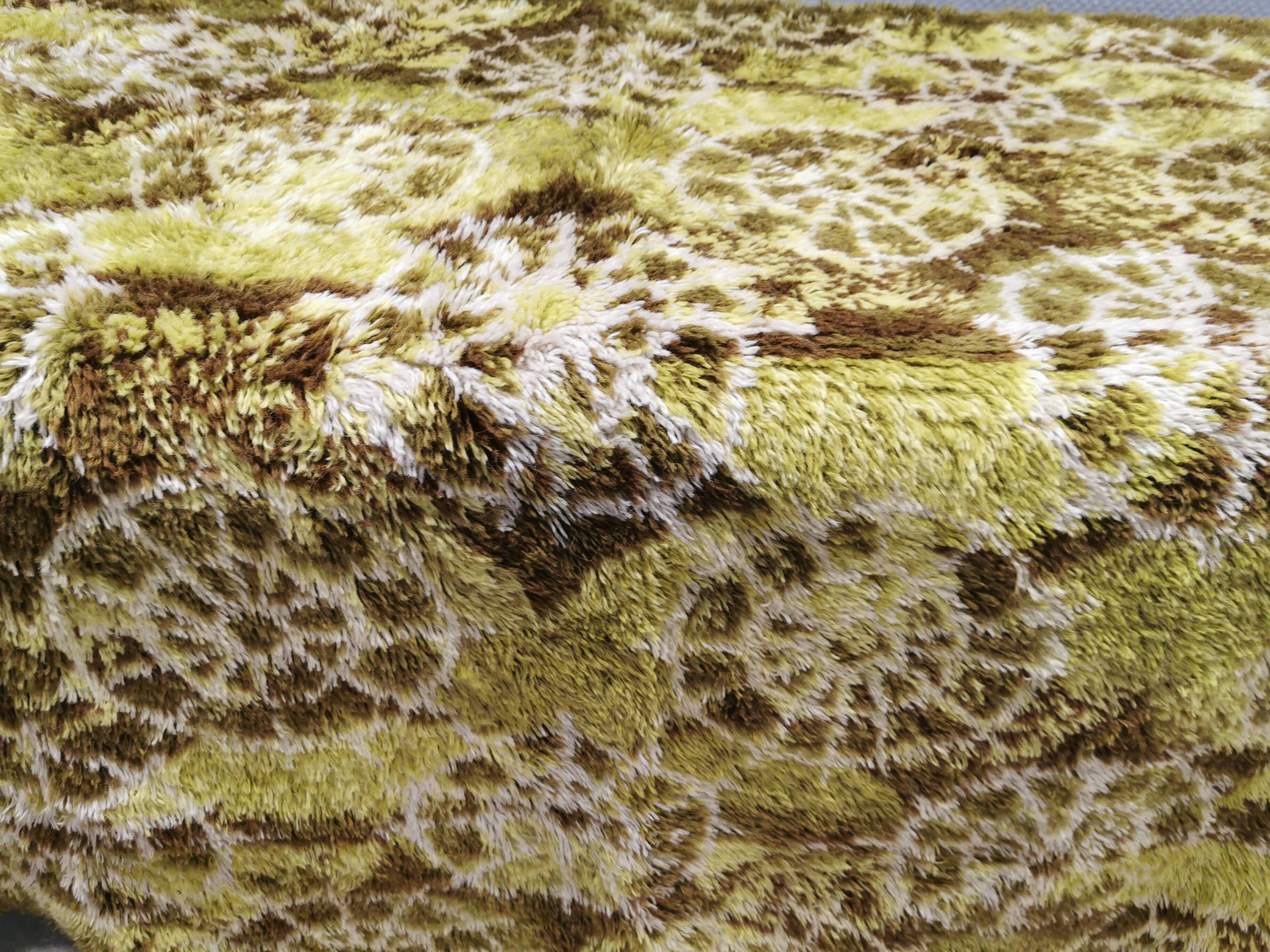 Swedish wool rya rug. Estimated from the 1970-80s.