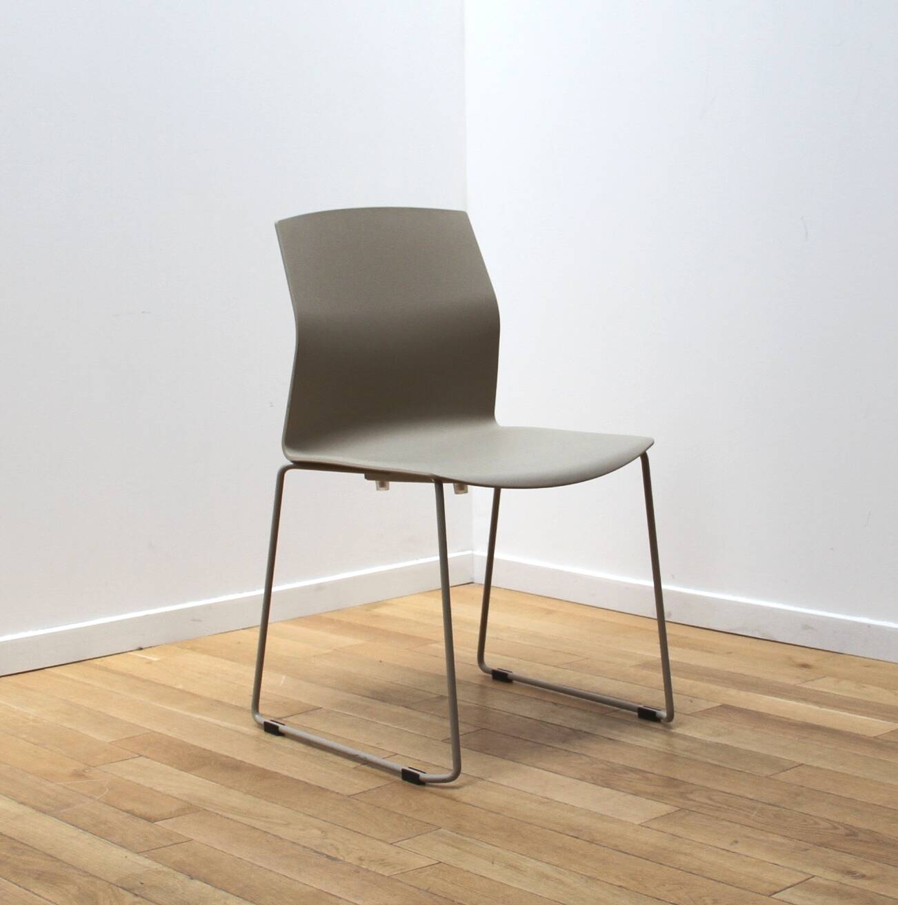 Kabi Wire visitor chair, Akaba