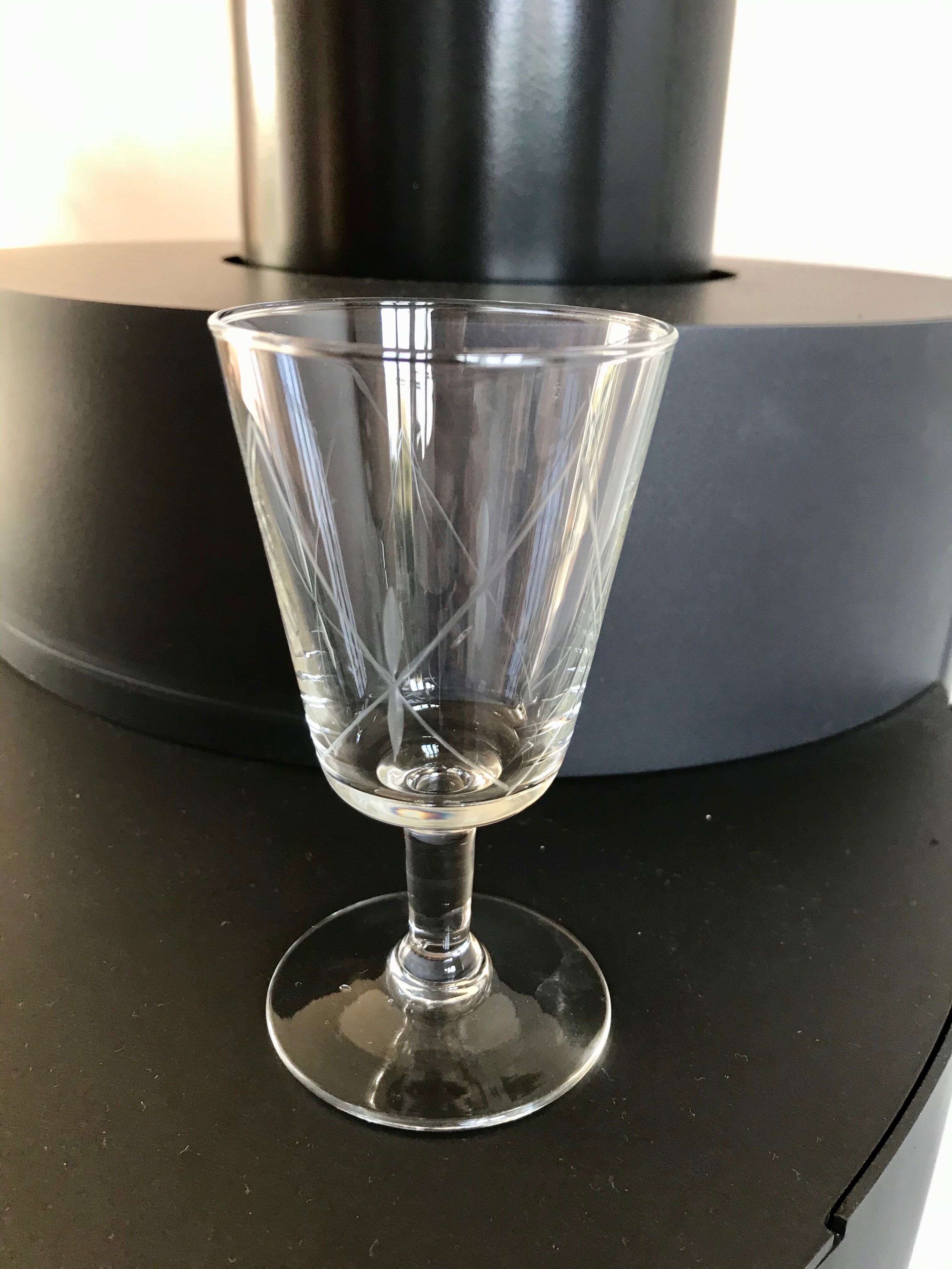 Set of 6 crystal wine glasses engraved 60s