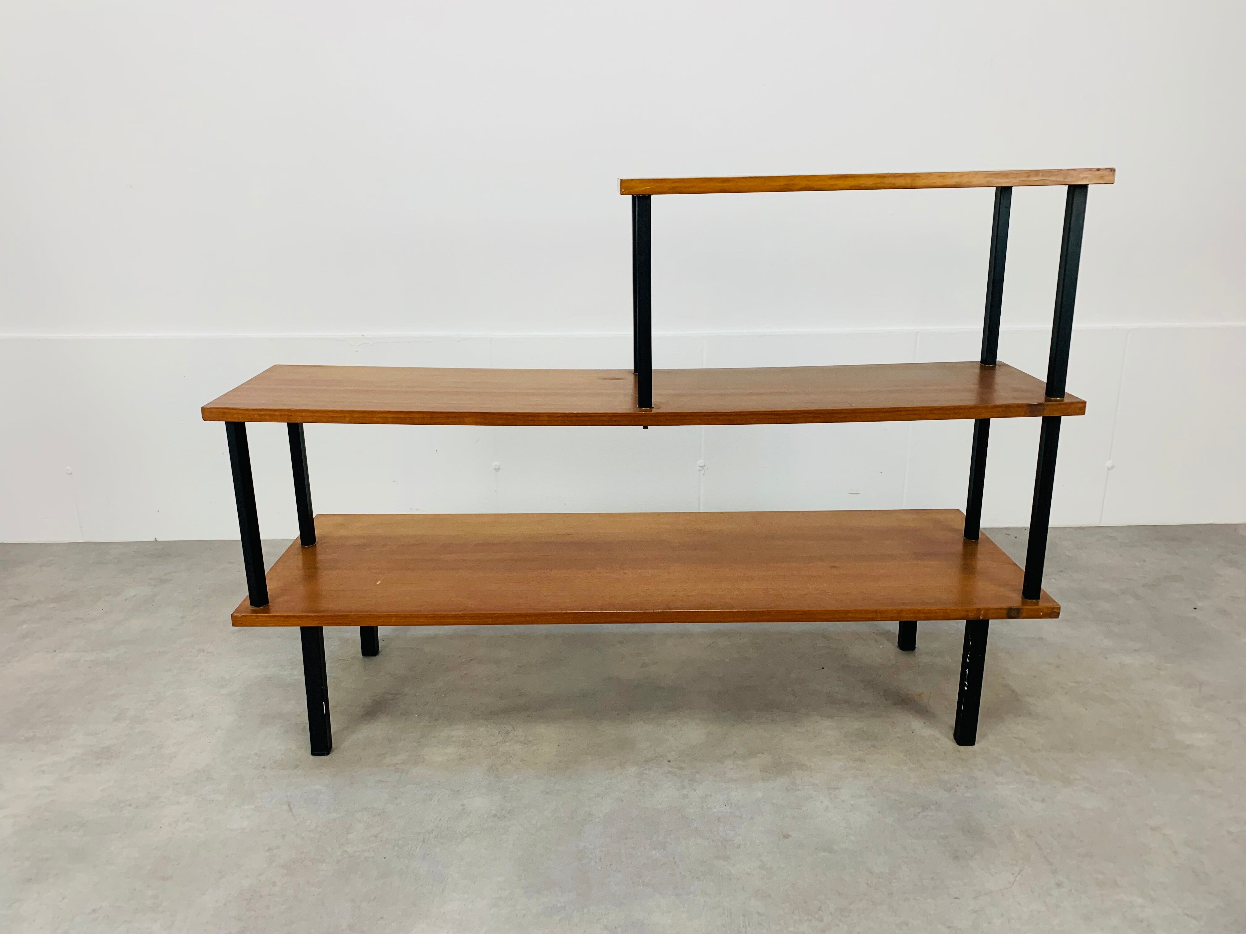 Asymmetrical stand shelf 50s