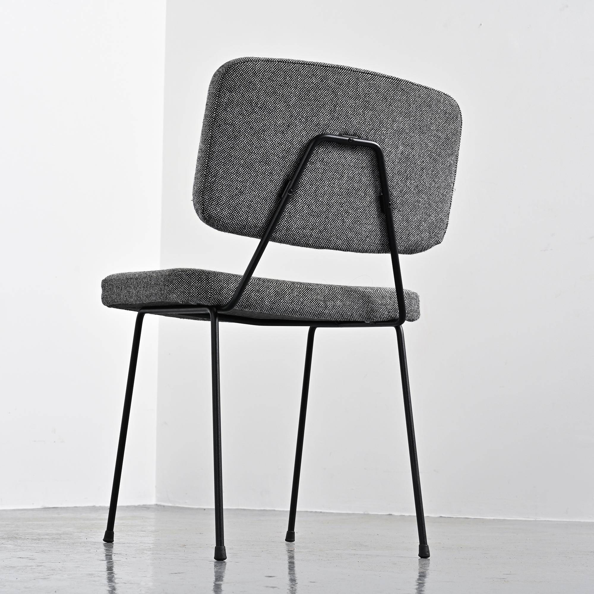 Set of 8 F0907 Moulin chairs by Pierre Paulin, Artifort around 2000.
