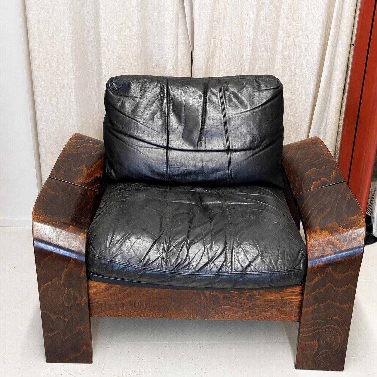 Paire de fauteuils scandinaves en cuir et palissandre