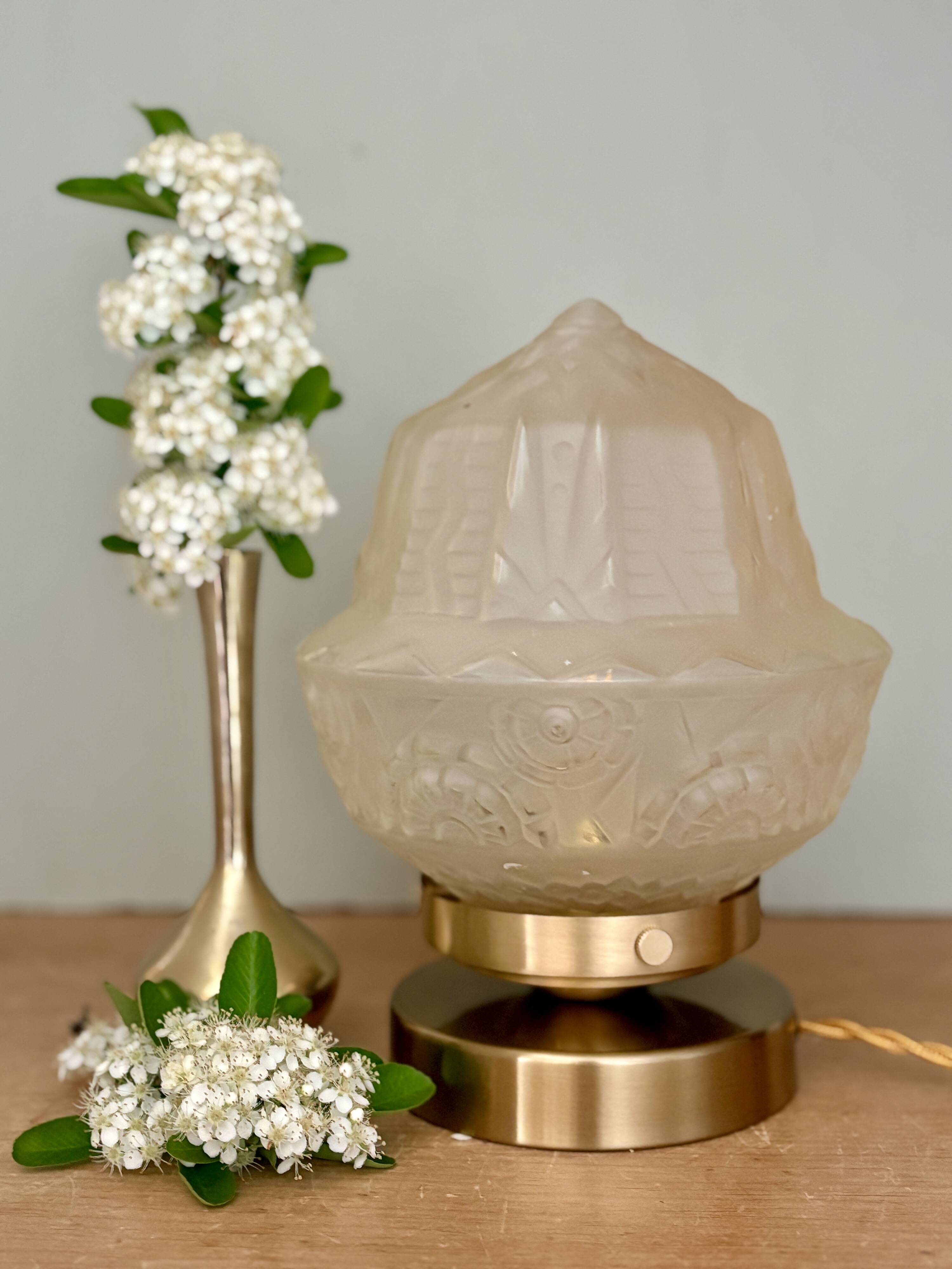 Vintage art deco globe table lamp in frosted glass