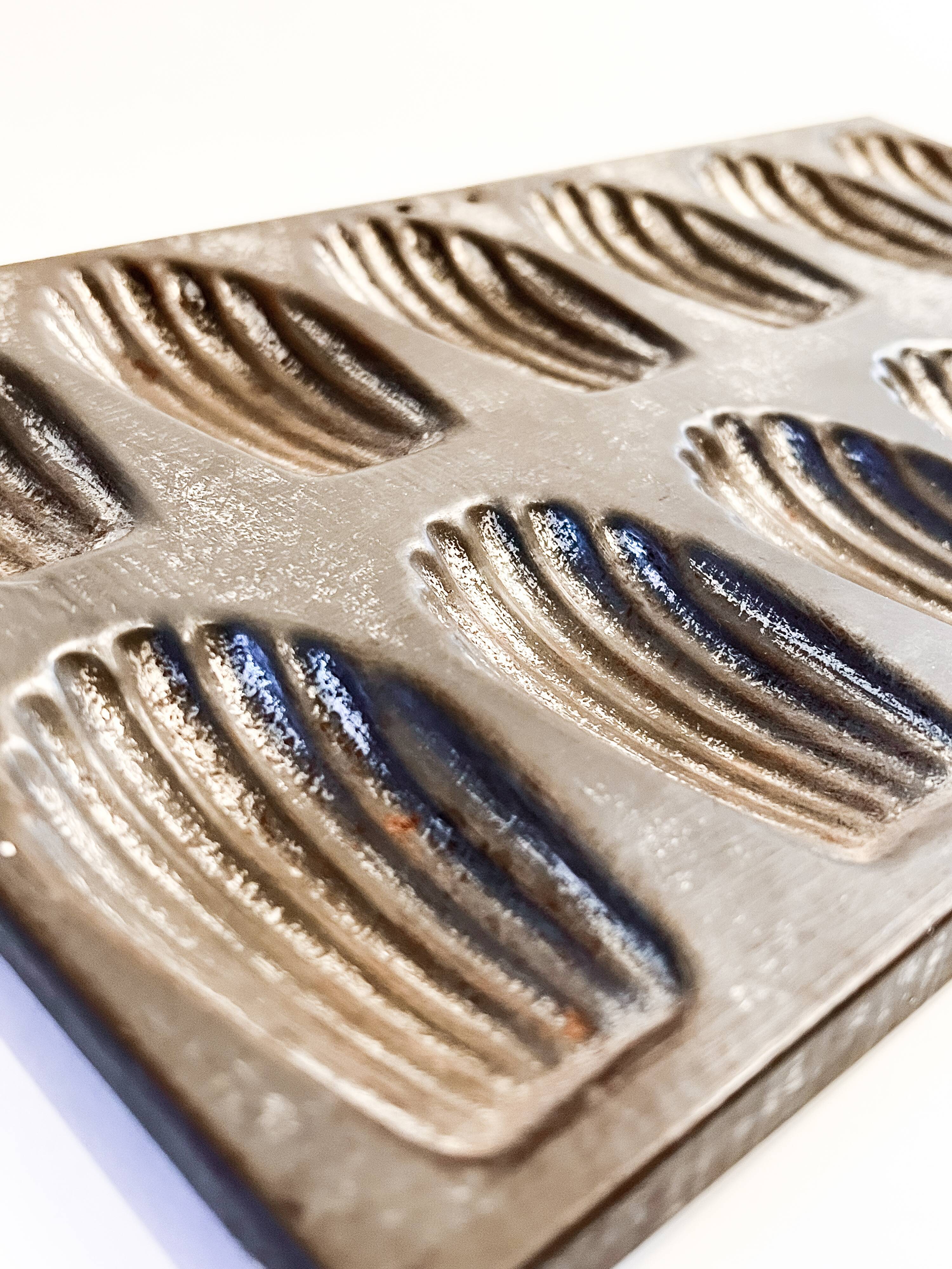 Old decorative madeleines dish