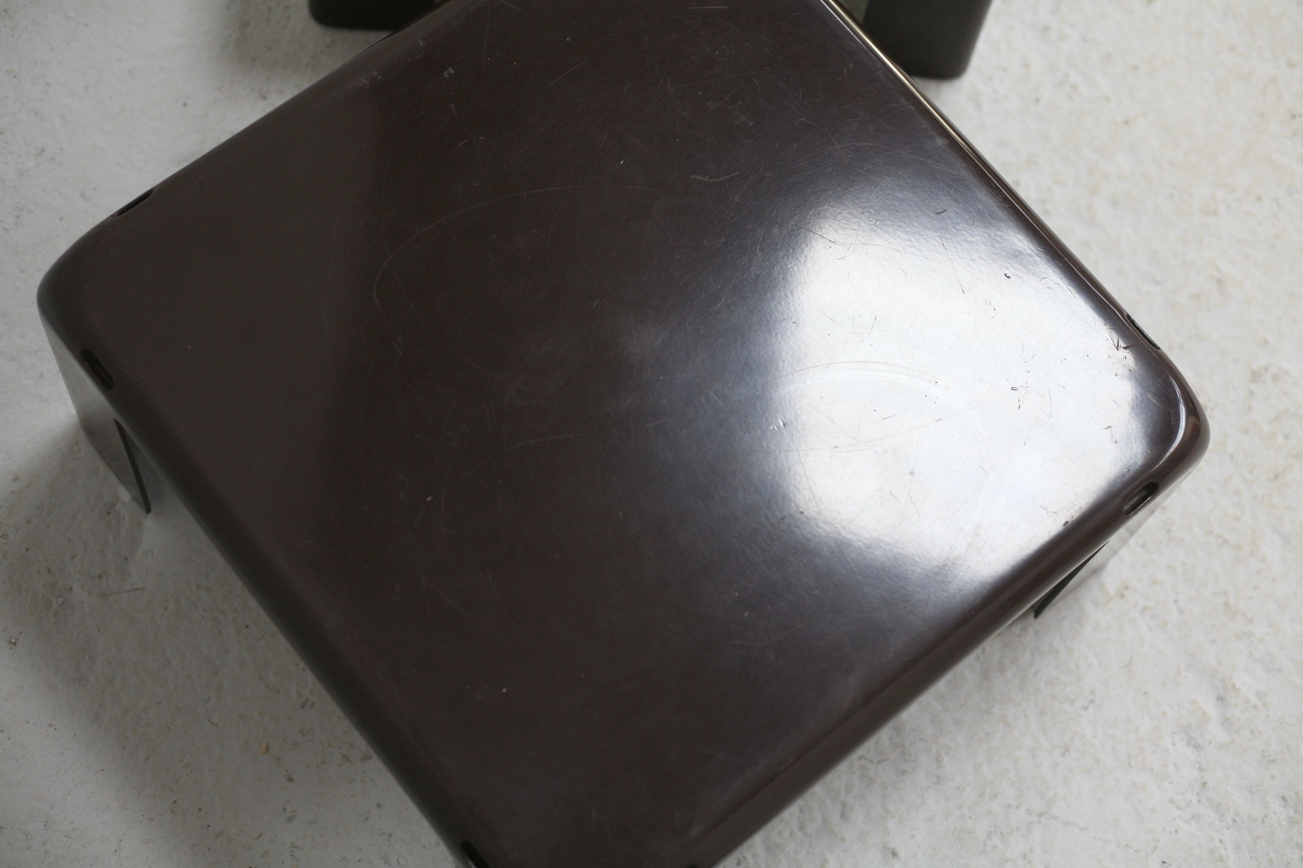 Suite de 4 tables basses gigognes "Gatti", Mario Bellini éditée par C&B Italia, circa 1970.