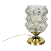Lampe de table globe ancien en verre transparent moulé et pied en laiton