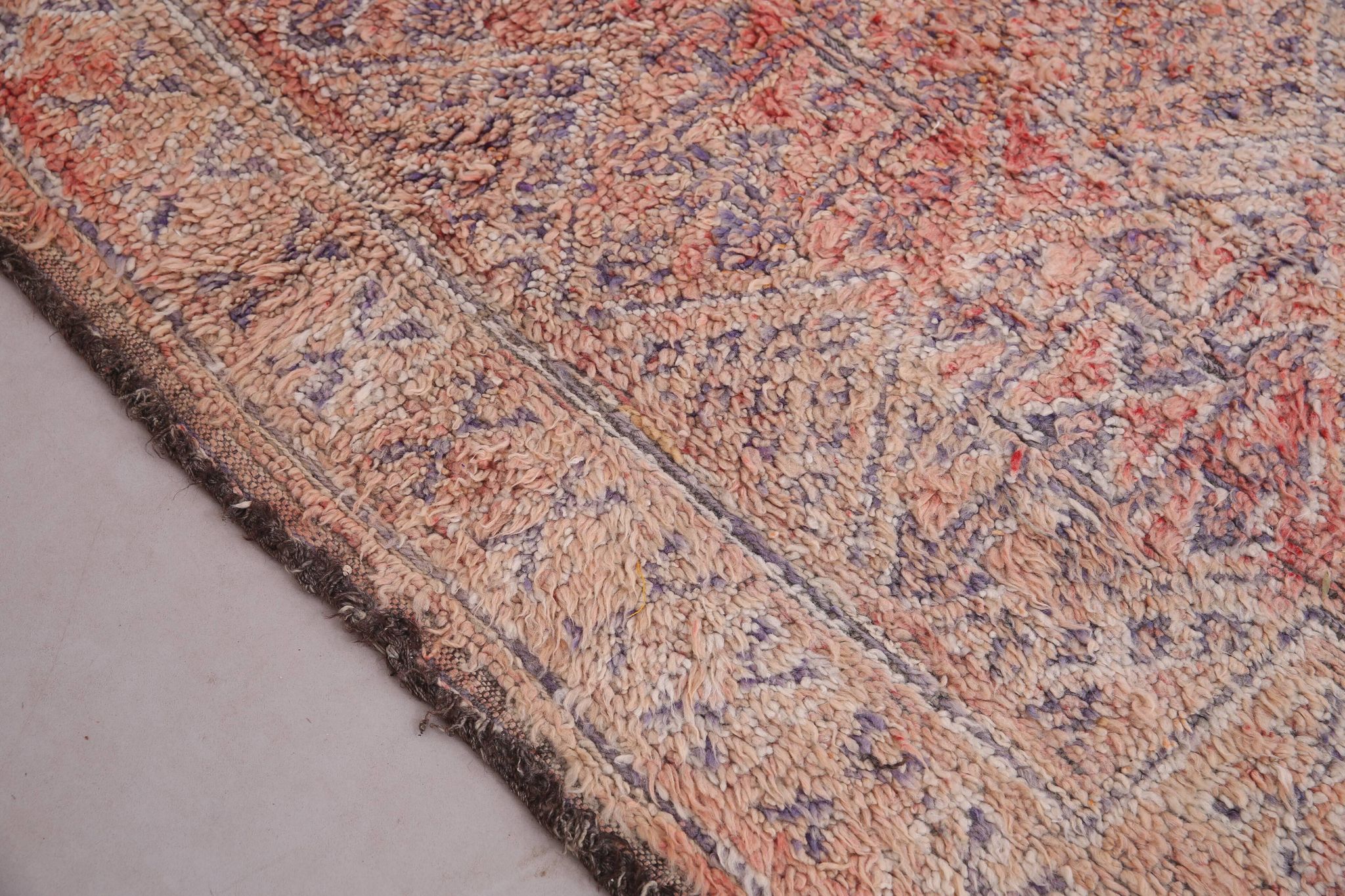 Pink Vintage Moroccan Rug 197 x 320 cm, Berber Wool Rug, Handmade Boho Rug
