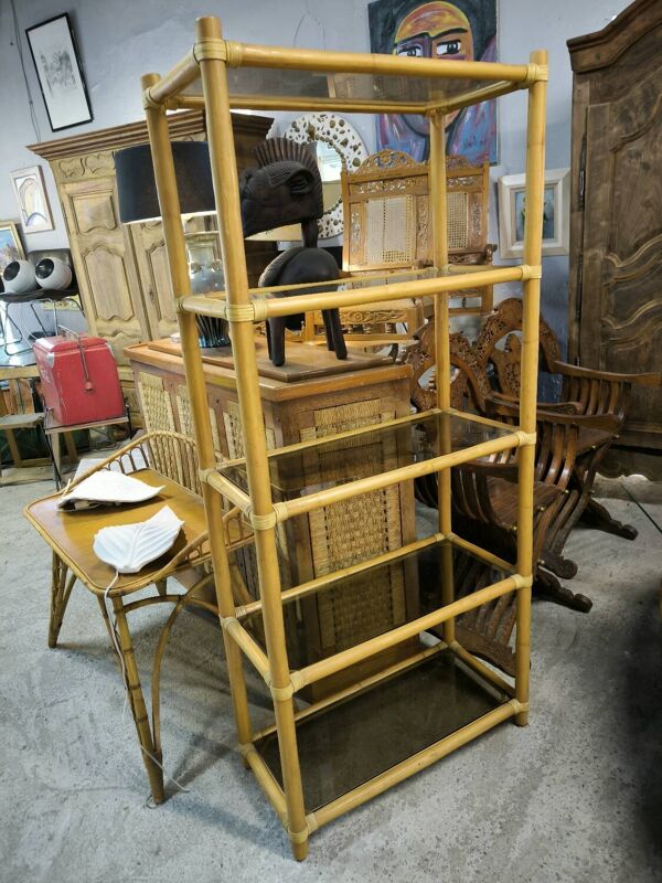 Étagère bibliothèque en bambou et verre fumé vers 1970