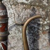 Verseuse orientale en laiton gravé – H29 cm x L22 cm x P7 cm