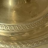 Pair of chiselled brass candlesticks from the 19th century.