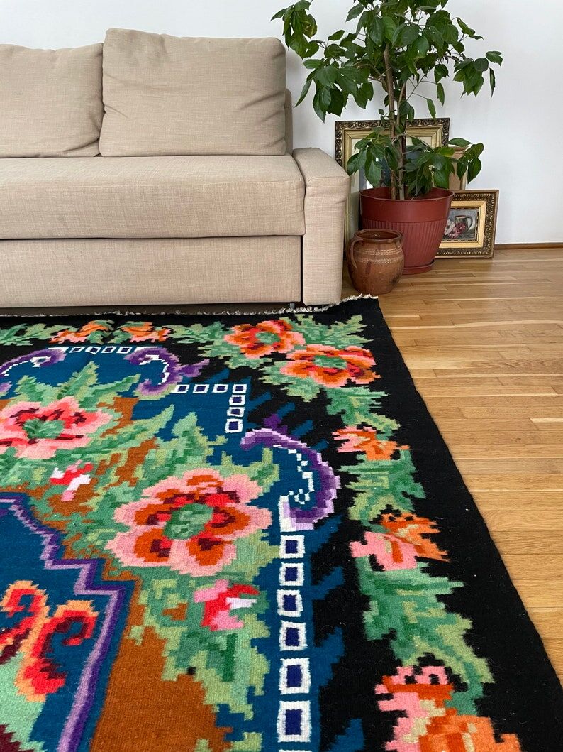 Rug with floral design on a blue background made by hand in Romania